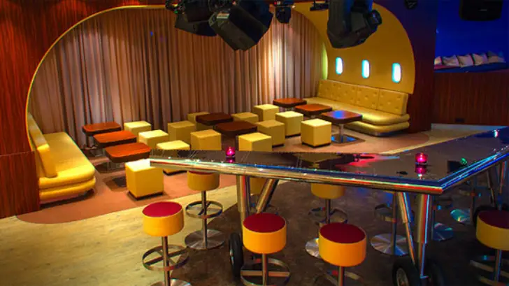 lounge-delta-bowling